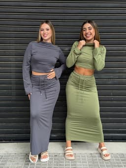 Conjunto de buzo y pollera - imagen