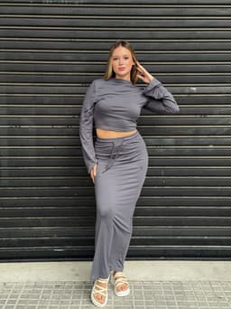 Conjunto de buzo y pollera - imagen