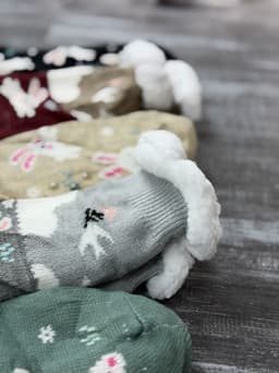 Par de medias antideslizantes con peluche - imagen