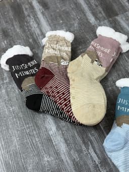 Par de medias antideslizantes con peluche - imagen
