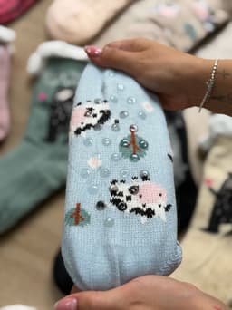 Par de medias antideslizantes con peluche - imagen