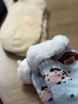 Par de medias antideslizantes con peluche - imagen
