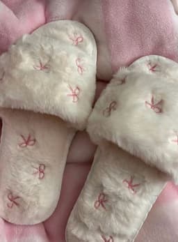 Pantuflas de peluche coquette - imagen