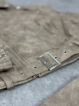 Campera cuerina con cinto - imagen