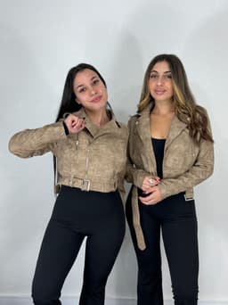 Campera cuerina con cinto - imagen