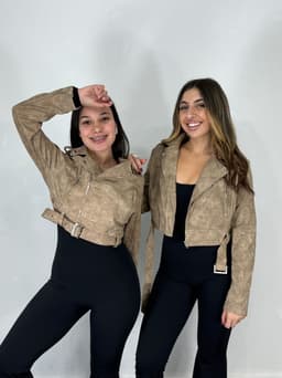 Campera cuerina con cinto - imagen