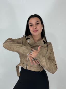 Campera cuerina con cinto - imagen