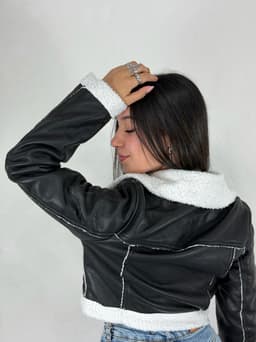 Campera Simil Cuero con Corderito Iris - imagen