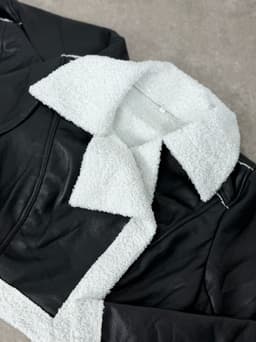 Campera Simil Cuero con Corderito Iris - imagen