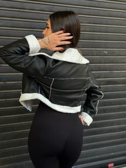 Campera Simil Cuero con Corderito Iris - imagen