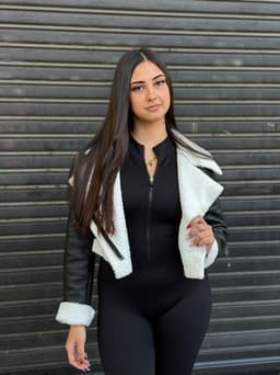 Campera Simil Cuero con Corderito Iris - imagen