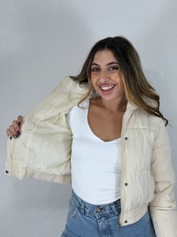 Campera Puffer Cropped con Capucha Irina - imagen