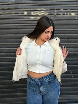 Campera Puffer Cropped con Capucha Irina - imagen