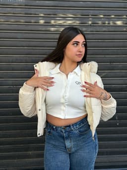 Campera Puffer Cropped con Capucha Irina - imagen