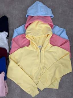 Campera con Capucha y Cierre Kaia - imagen