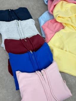 Campera con Capucha y Cierre Kaia - imagen