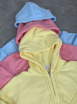Campera con Capucha y Cierre Kaia - imagen