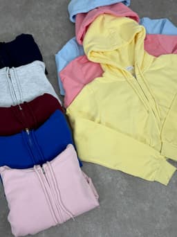 Campera con Capucha y Cierre Kaia - imagen