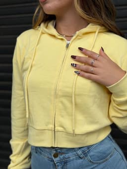 Campera con Capucha y Cierre Kaia - imagen
