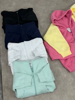 Campera Cierre y Capucha Karla - imagen