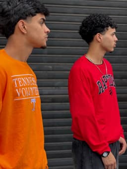 Buzo estampado unisex - imagen