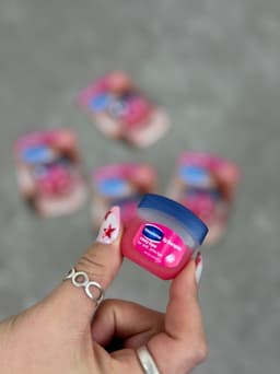 Vaselina Rose para labios - imagen