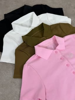 Top remera con botones - imagen