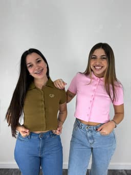 Top remera con botones - imagen