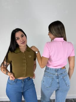 Top remera con botones - imagen