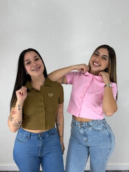 Top remera con botones - imagen