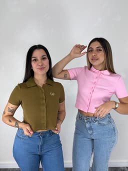Top remera con botones - imagen