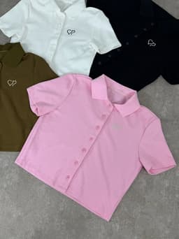 Top remera con botones - imagen