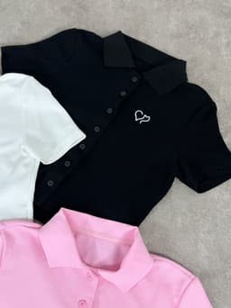 Top remera con botones - imagen