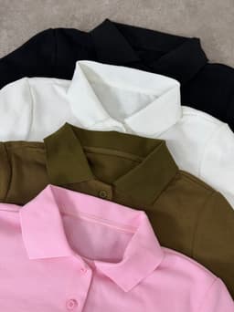 Top remera con botones - imagen