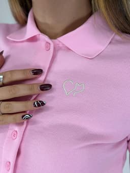 Top remera con botones - imagen