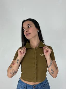 Top remera con botones - imagen