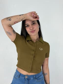 Top remera con botones - imagen