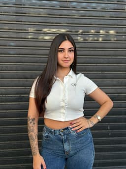 Top remera con botones - imagen