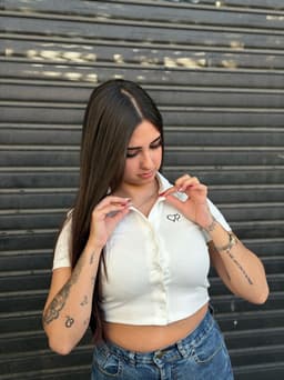 Top remera con botones - imagen