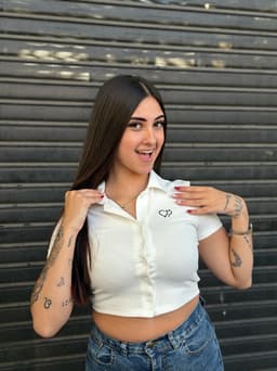 Top remera con botones - imagen