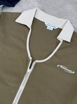 Top remera con cierre - imagen