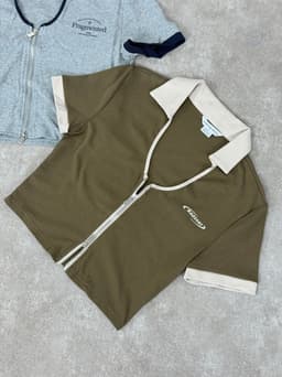 Top remera con cierre - imagen