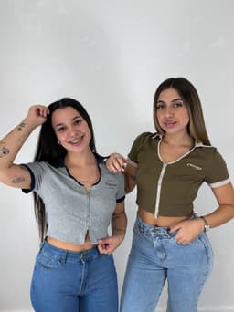Top remera con cierre - imagen