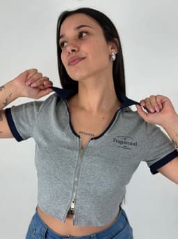 Top remera con cierre - imagen