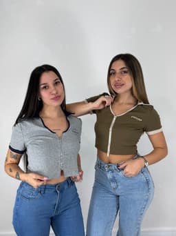Top remera con cierre - imagen