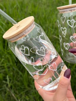 Vaso de vidrio con tapa y sorbo - imagen