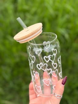 Vaso de vidrio con tapa y sorbo - imagen