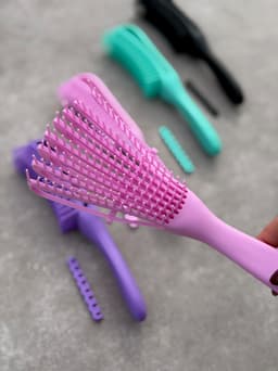 Cepillo desenrredante flexible - imagen