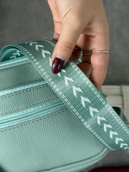 Cartera bandolera con correa - imagen