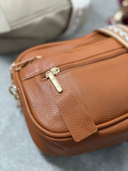 Cartera bandolera con correa - imagen
